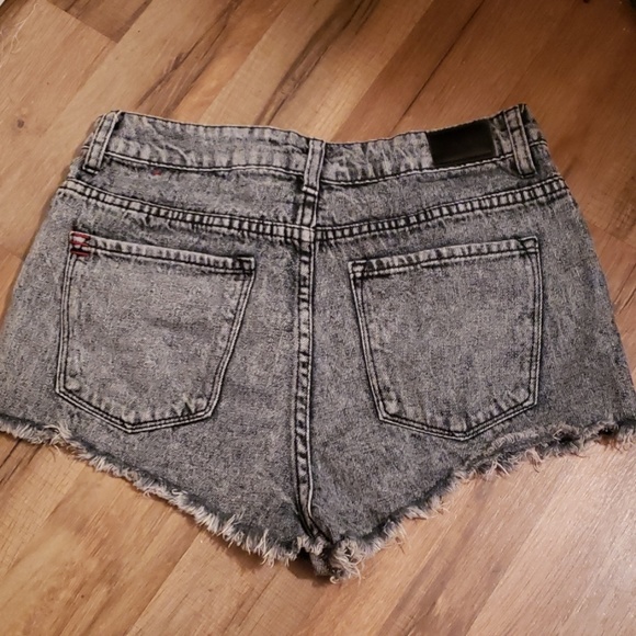 Shorts - Picture 2 of 3